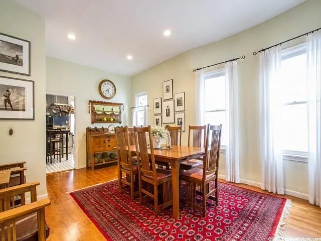 417 S Douglas St E — Photo 2