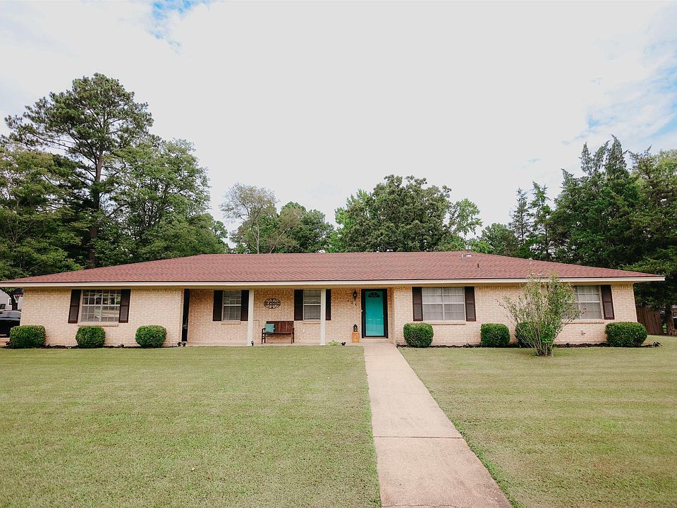 1st image of 134 Pinecrest Dr