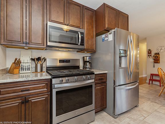 3rd image of 18810 Parkview Dr