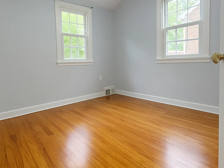 Twin Oaks Dr — Photo 14