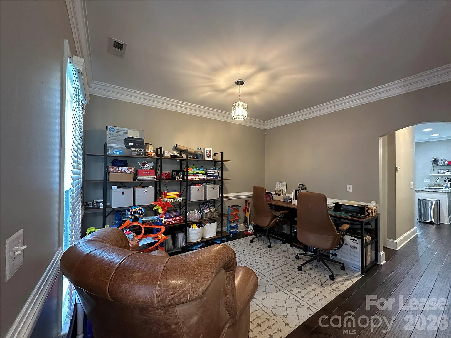 4 bed, 2.5 bath, 2097 sqft, $3,200 — Photo 4