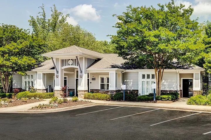 Avana Lake Norman — Photo 31