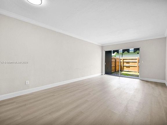 5th image of 941 NE 169th St APT 102