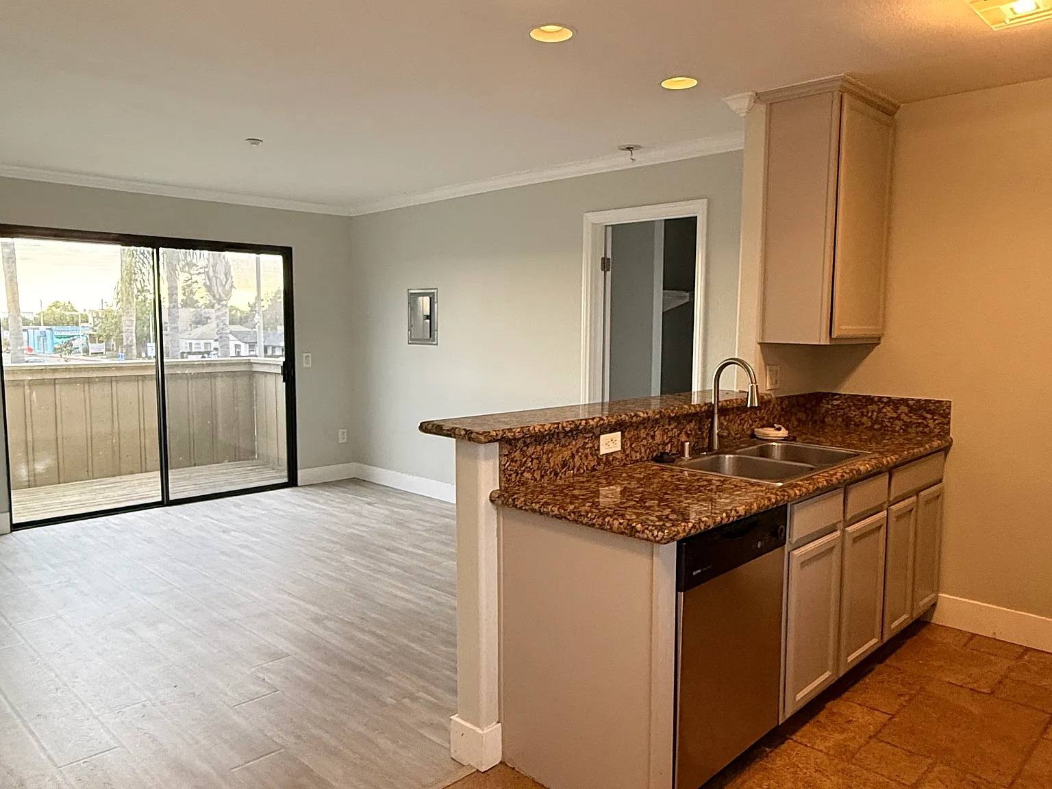 1 bed, 550 sqft, $2,075 — Photo 2