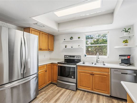 3rd image of 250 20th Ave SW