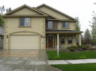 3804 Creek View Dr, Medford, OR 97504