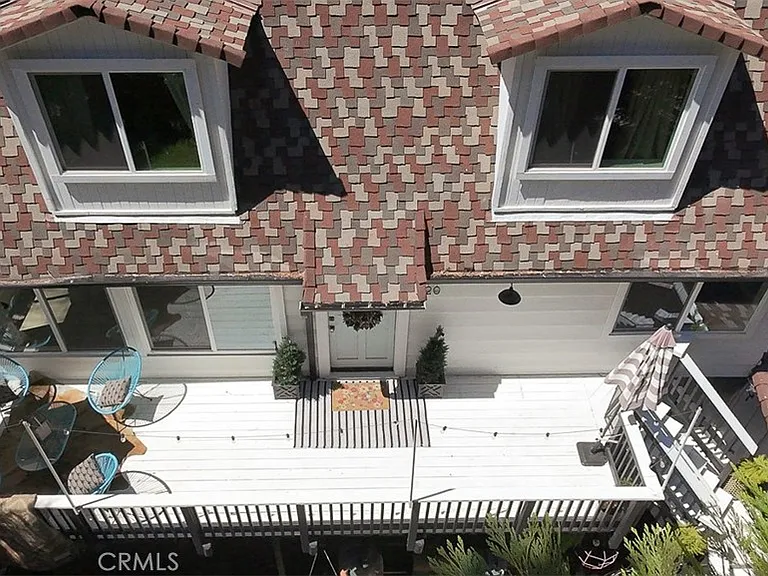 220 Oak Dr — Photo 2