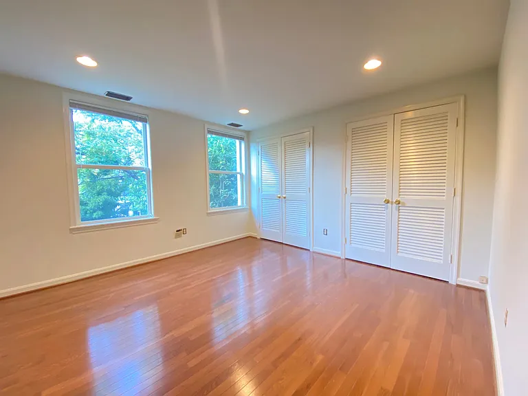 1435 Swann St NW — Photo 15