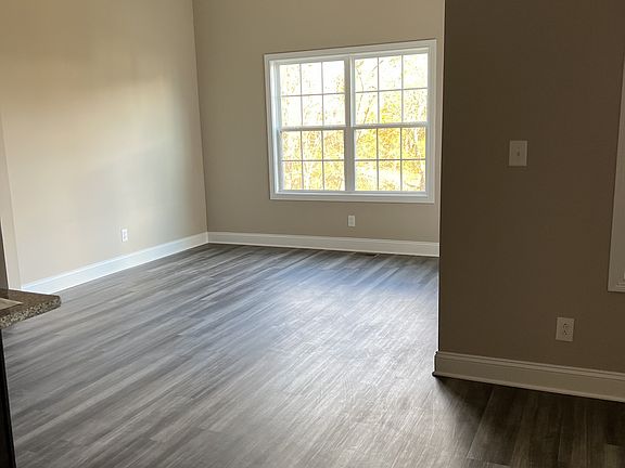 5th image of 258 Charleston Oaks