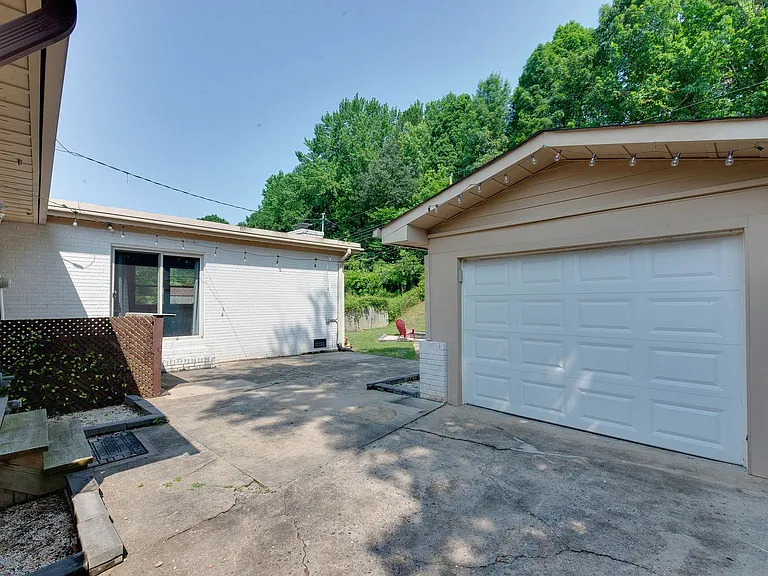 3921 Sheffield Dr — Photo 35