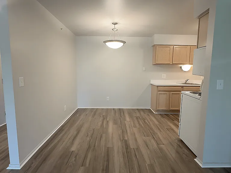 Prentiss Pointe Apartments — Photo 204