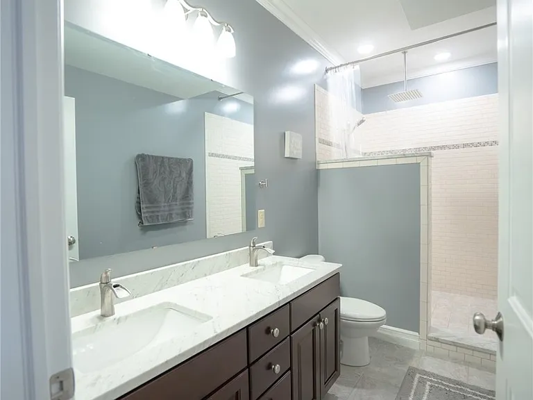90 E Market St #2 — Photo 10