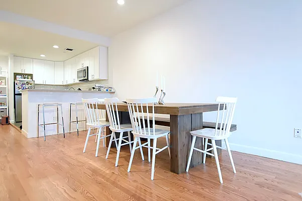 Rented by REAL New York | media 11