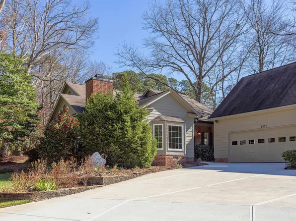 201 Tweed Cir, Cary, NC 27511