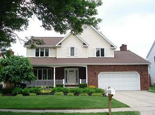 76 Britannia Dr, East Amherst, NY 14051