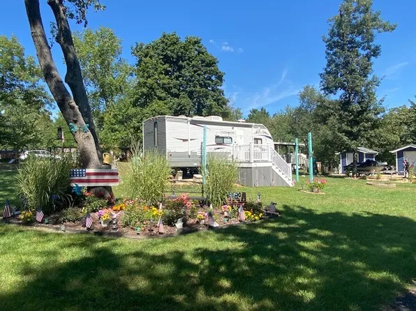 7/87 Woodhaven Dr E, Sublette, IL 61367