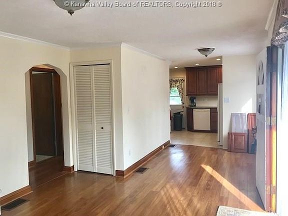 4th image of 2743 Daniels Ave