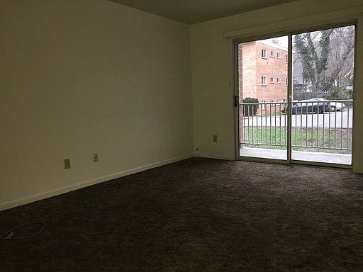3rd image of 162 Richardson Pl APT 9