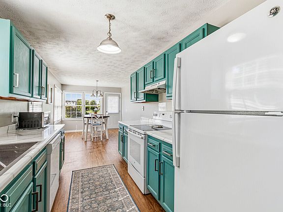 3rd image of 212 Lakeshore Dr