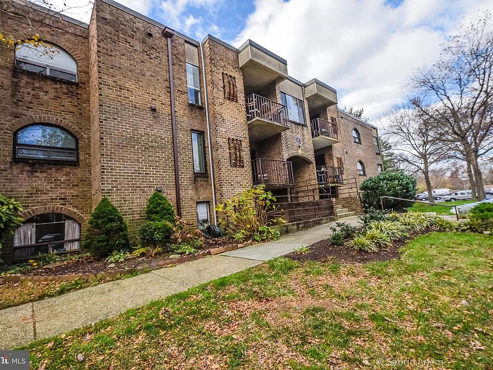 1st image of 8 Silverwood Cir APT 11