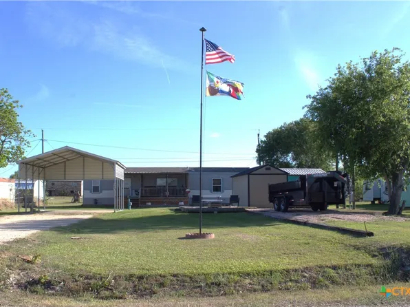1005 W Houston Ave, Seadrift, TX 77983