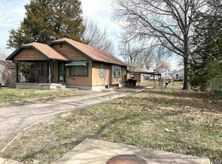 2820 SE Iowa Ave, Topeka, KS 66605