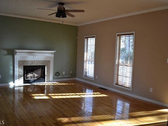3rd image of 165 Brentwood Way