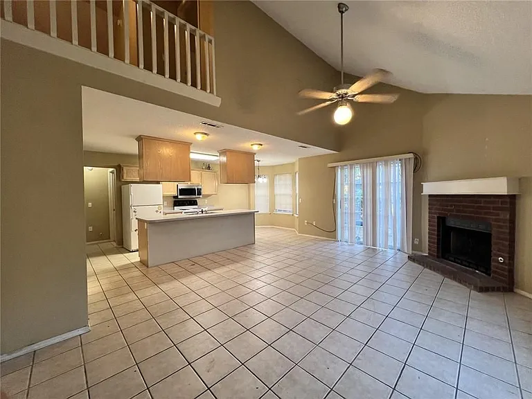 1631 & 1629 N Saddlehorn Ave #1629 — Photo 4