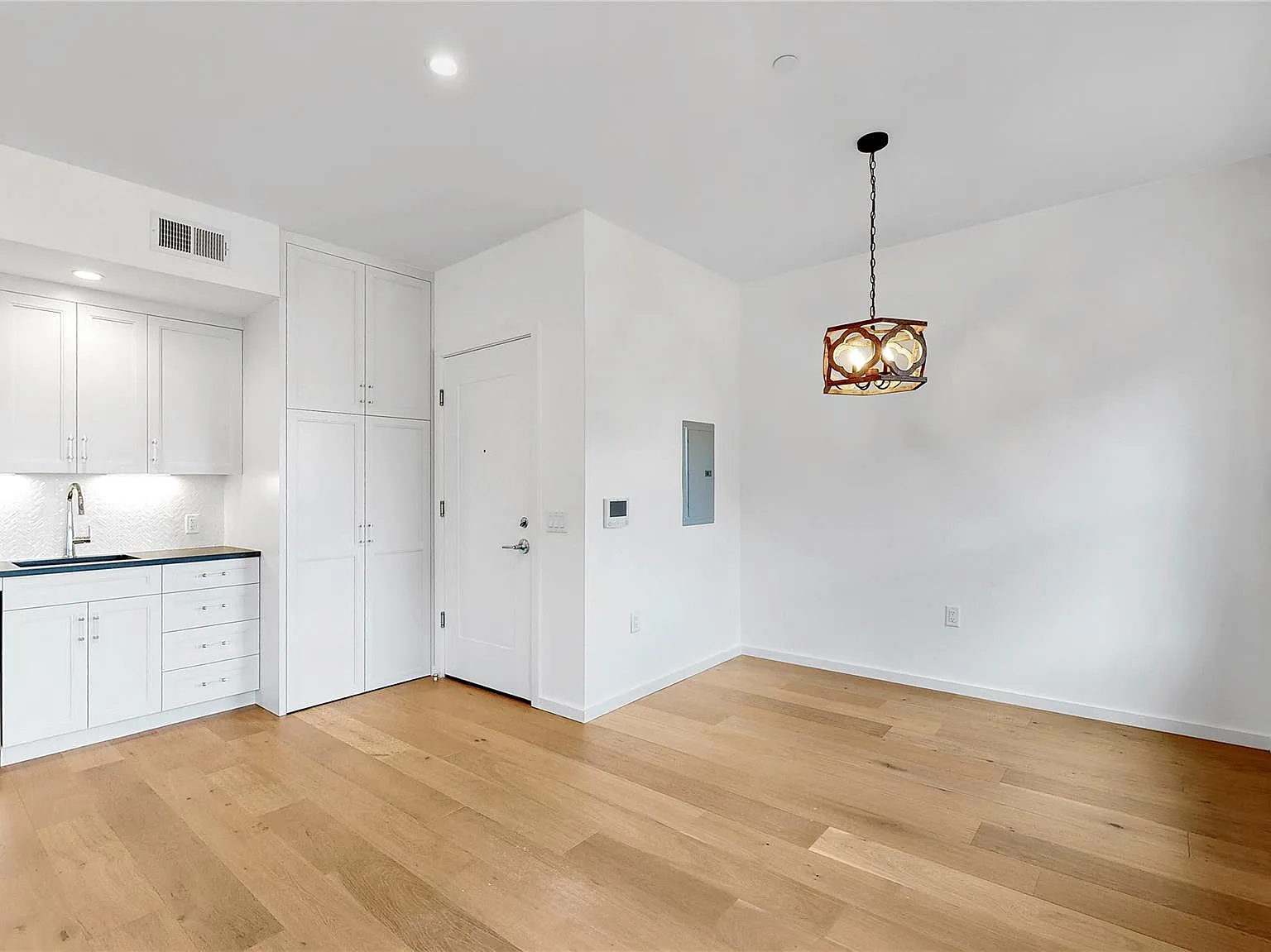 1 bed, 1.0 bath, 500 sqft, $2,545 — Photo 3