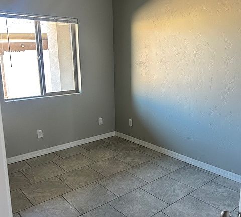 5th image of 3528 N Burbank St #3