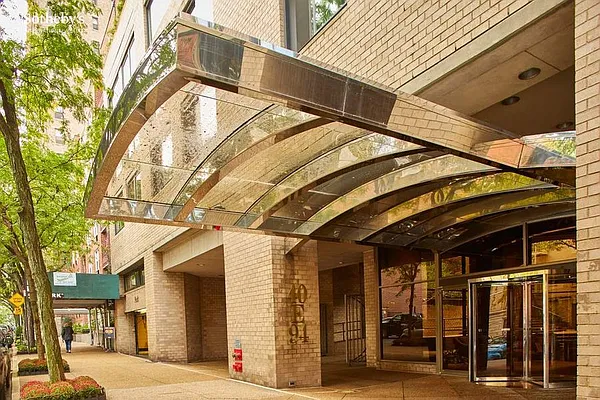 Rented by Sotheby's International Realty | media 10