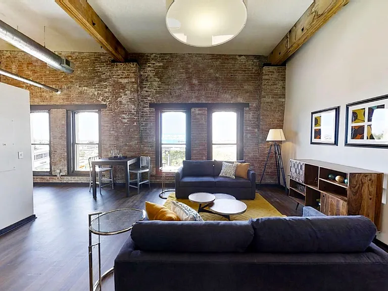Landmark Lofts Apartments — Photo 35