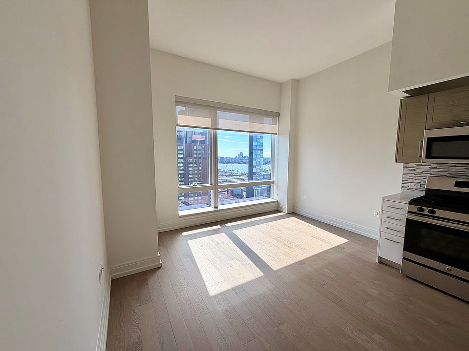 1st image of 555 10th Ave APT 29C