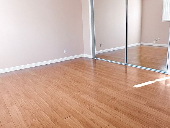 4th image of 4958 Riverton Ave
