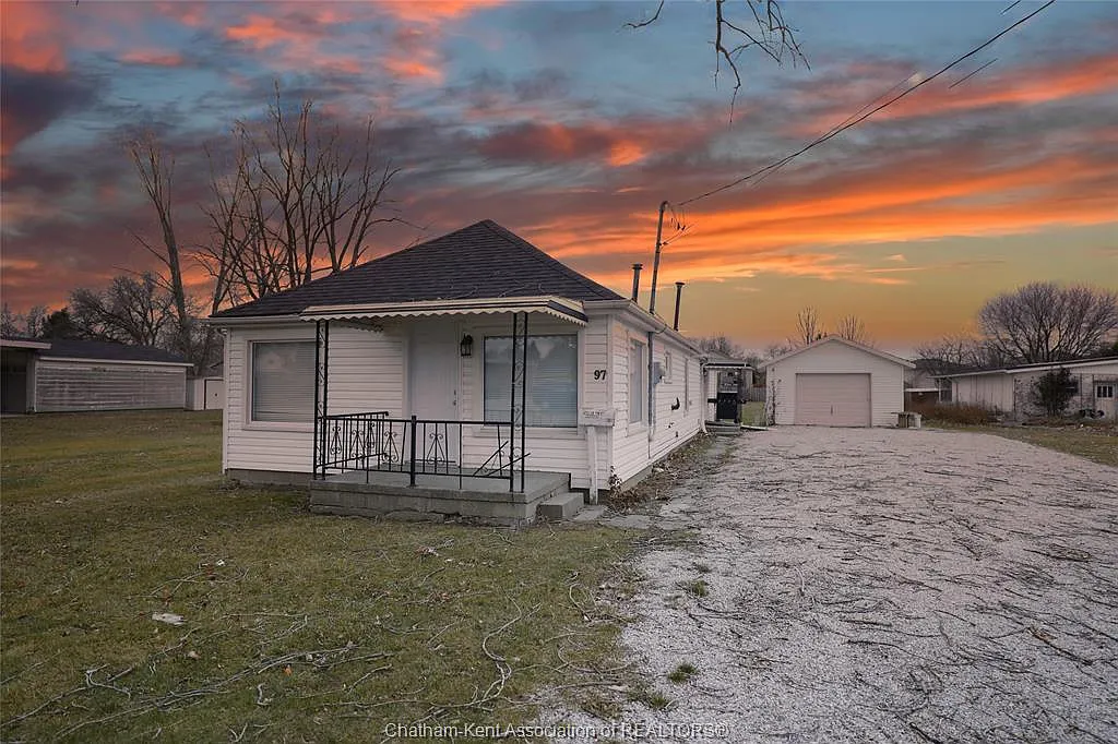2 bed, $1,900 — Photo 1