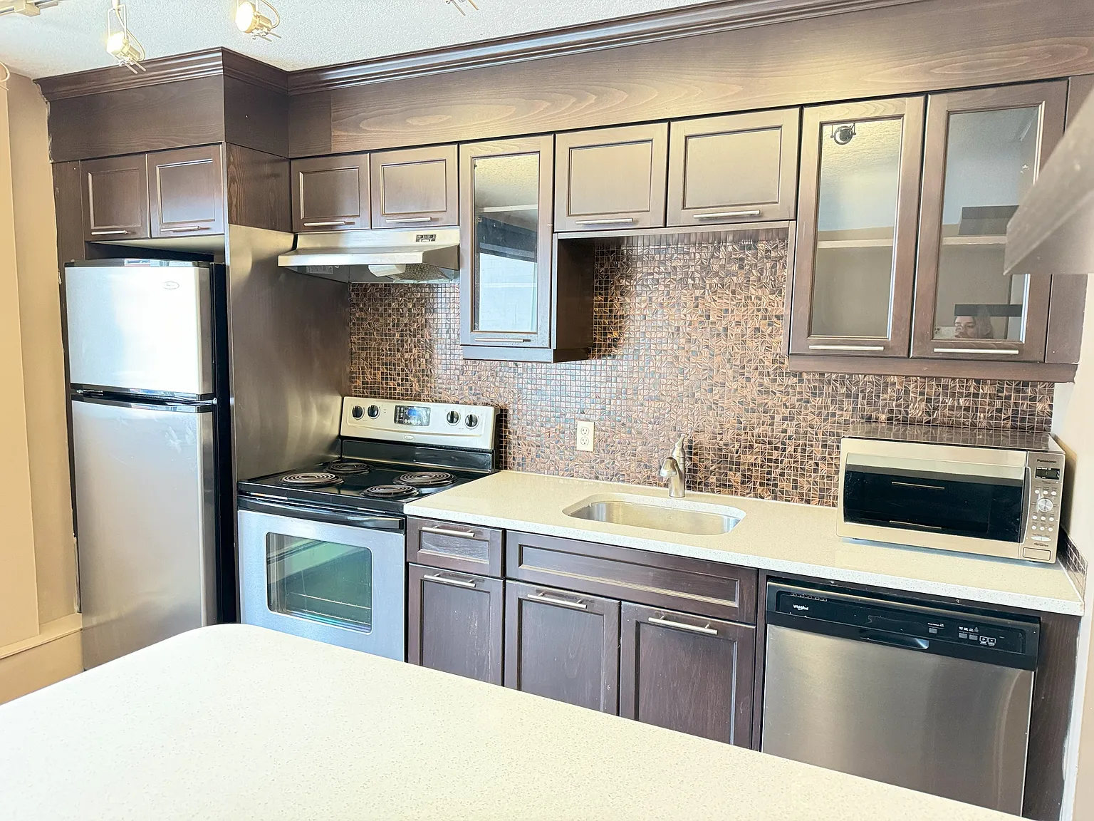 Mission Apartments — Photo 1