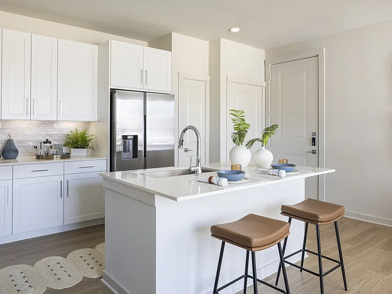 Broadstone Creekside apartments community photo