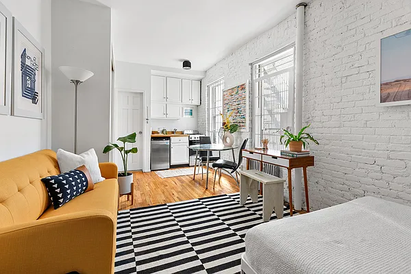 Sold by Compass | media 1