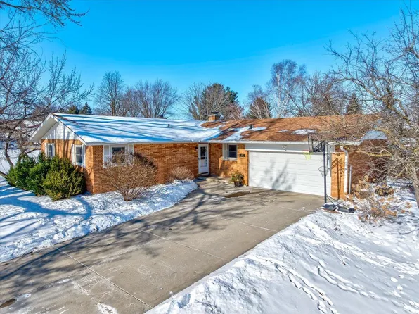 2718 Hilltop Dr, Sun Prairie, WI 53590