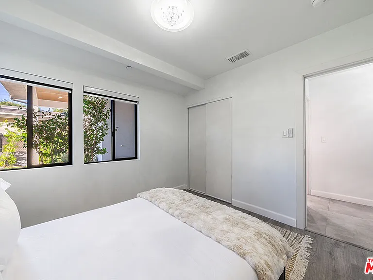 5010 Fulton Ave — Photo 27