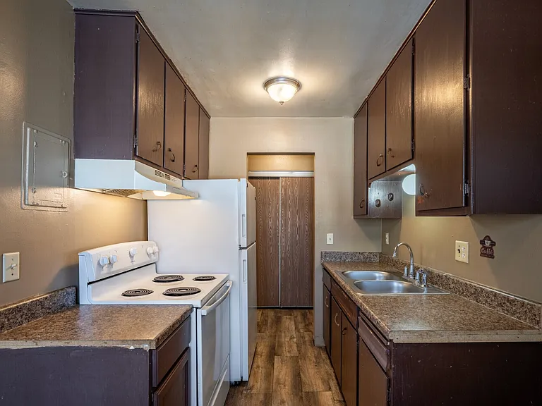 Minnehaha Apartments — Photo 6
