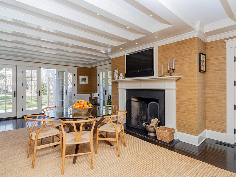 17 Wainscott Stone Rd — Photo 8