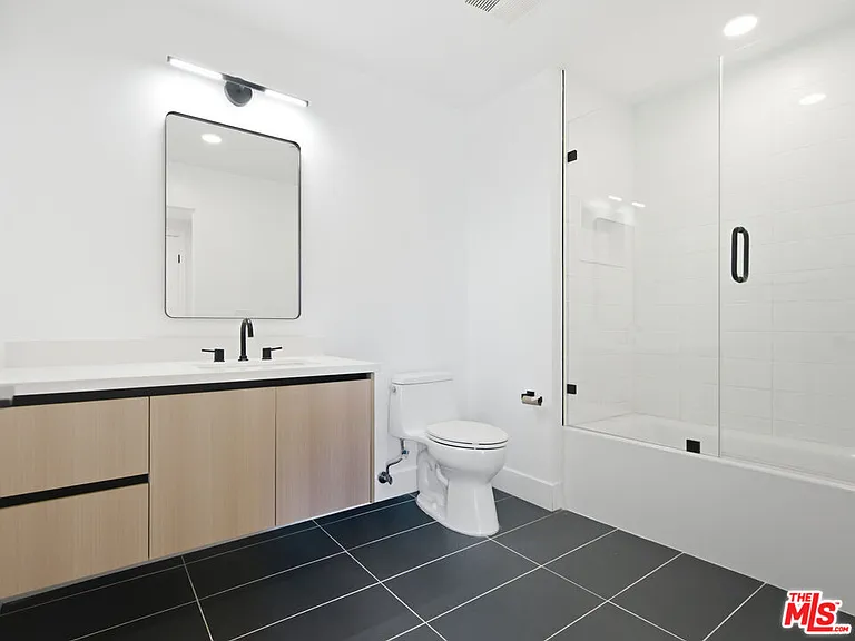 5657 Virginia Ave #302 — Photo 9