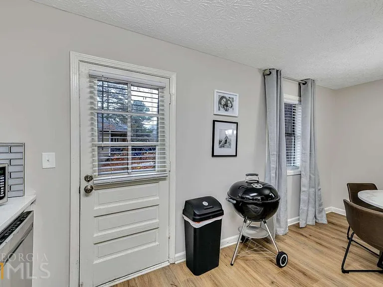 210 Booth Rd SW #B — Photo 12