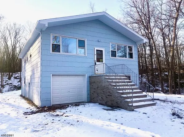 414 Maxim Dr, Hopatcong, NJ 07843