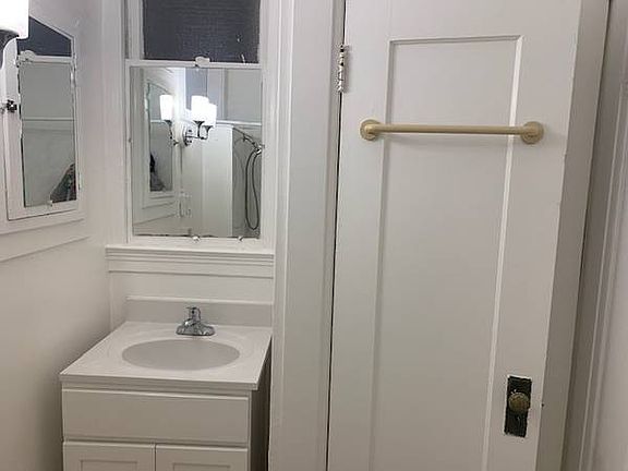 4th image of 100 Hugo St #4