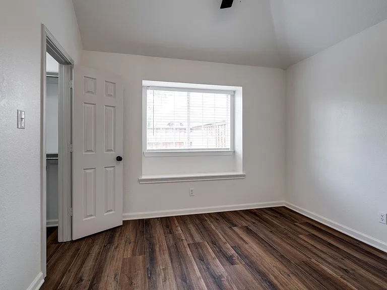 947 Winterstone Dr — Photo 11