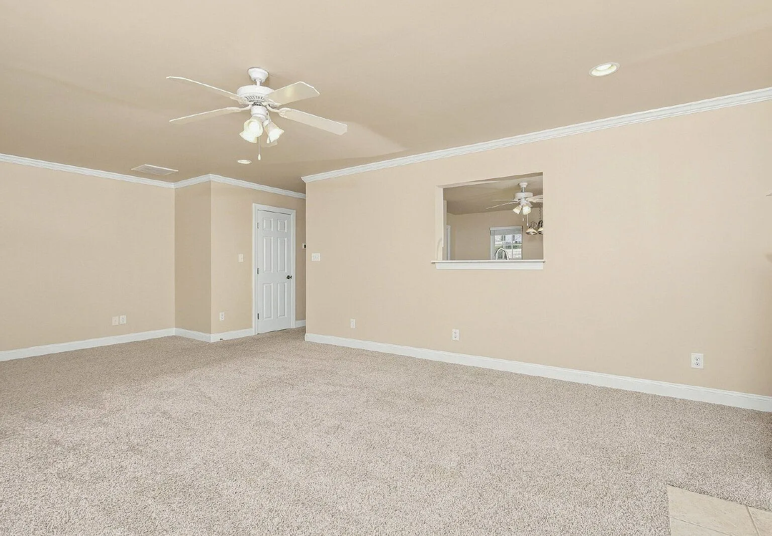 3 bed, 2.5 bath, 1632 sqft, $1,595 — Photo 2