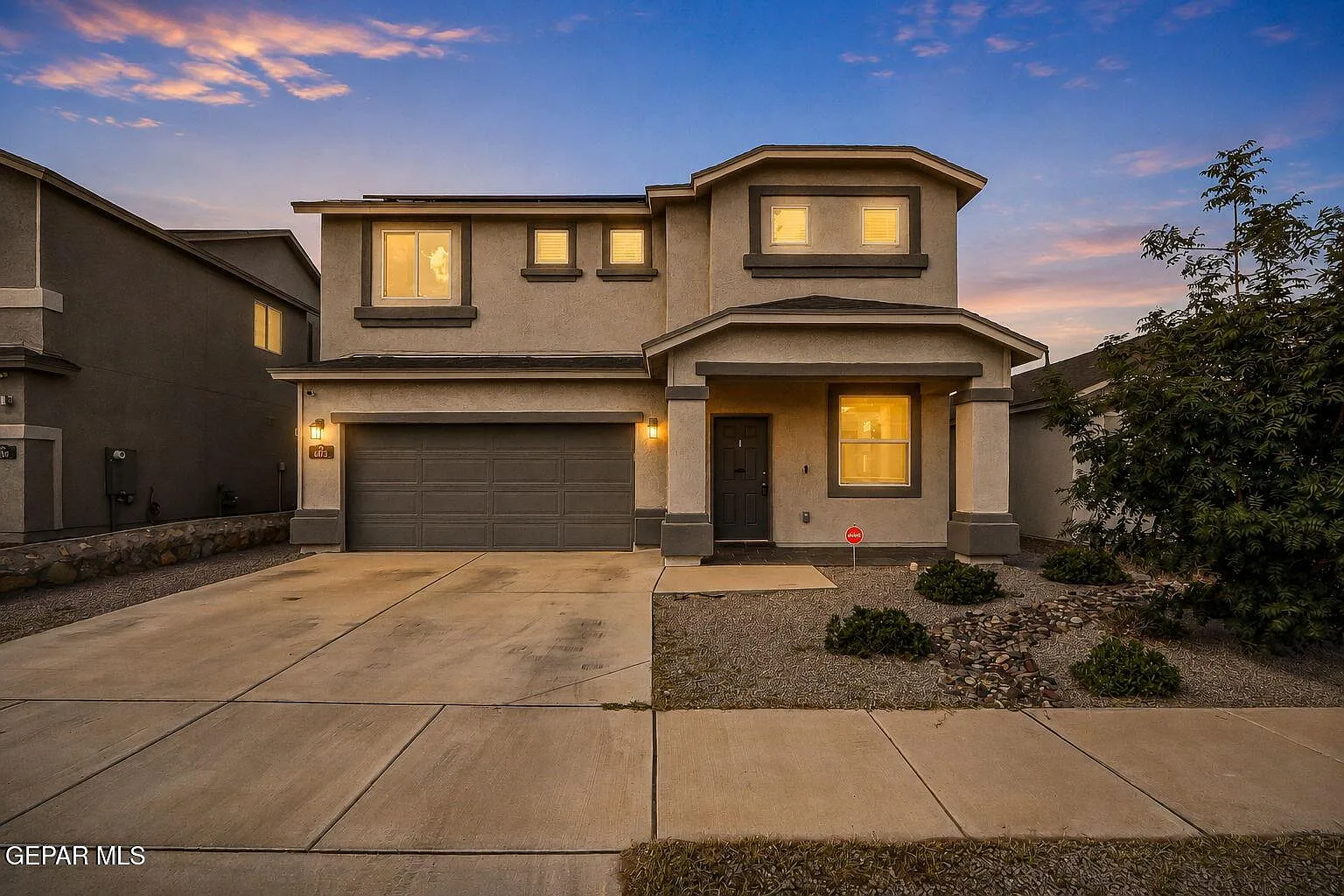 4 bed, 2.5 bath, 2367 sqft, $2,100 — Photo 2