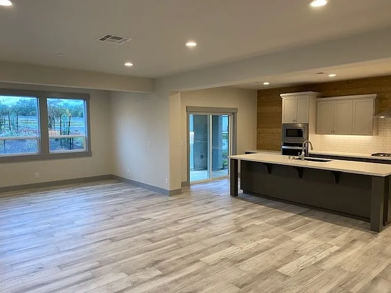 2648 Brooklyn Ln — Photo 3